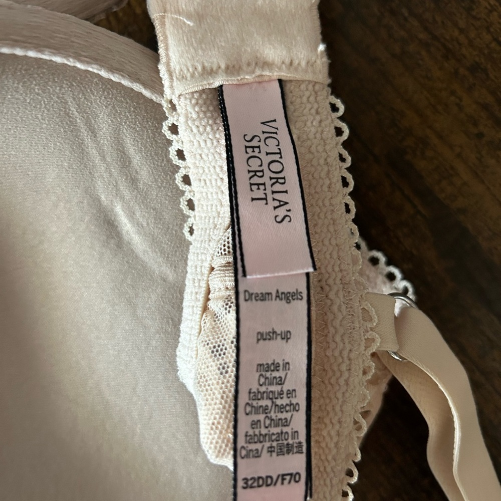 32 DD Victoria Secret bra worn a couple times